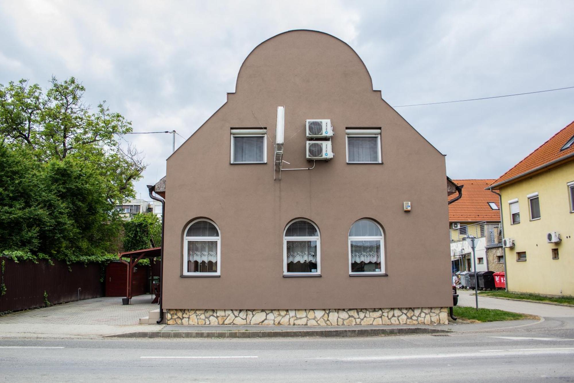 Fitt Maganszallashely Sásd Exterior photo