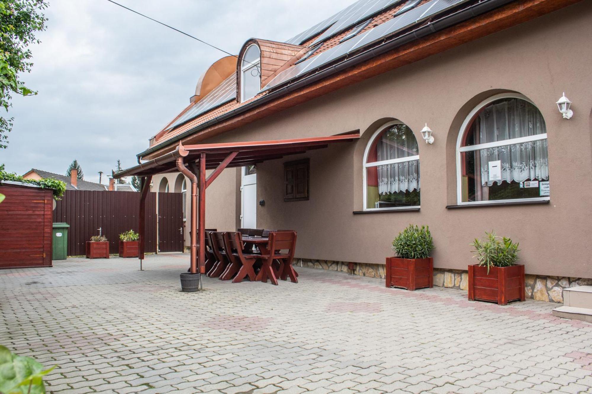 Fitt Maganszallashely Sásd Exterior photo